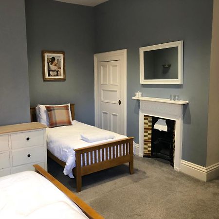 Corra Lynn Bed & Breakfast Whitby Bagian luar foto