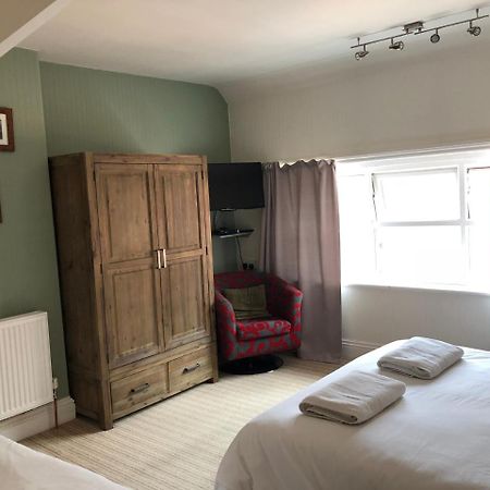 Corra Lynn Bed & Breakfast Whitby Bagian luar foto