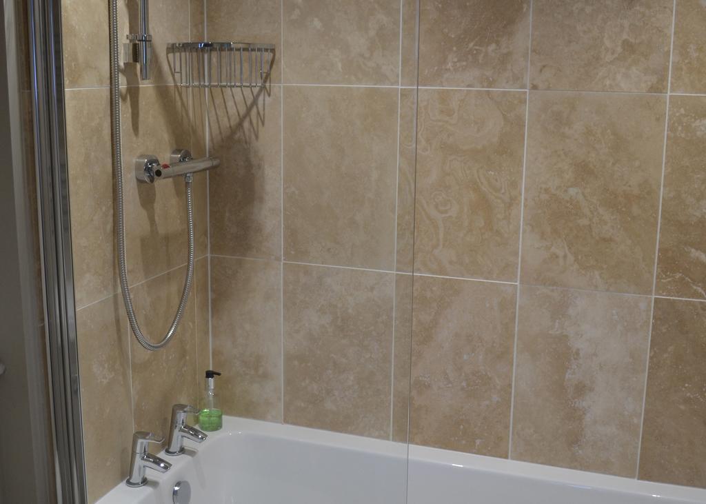Corra Lynn Bed & Breakfast Whitby Bagian luar foto