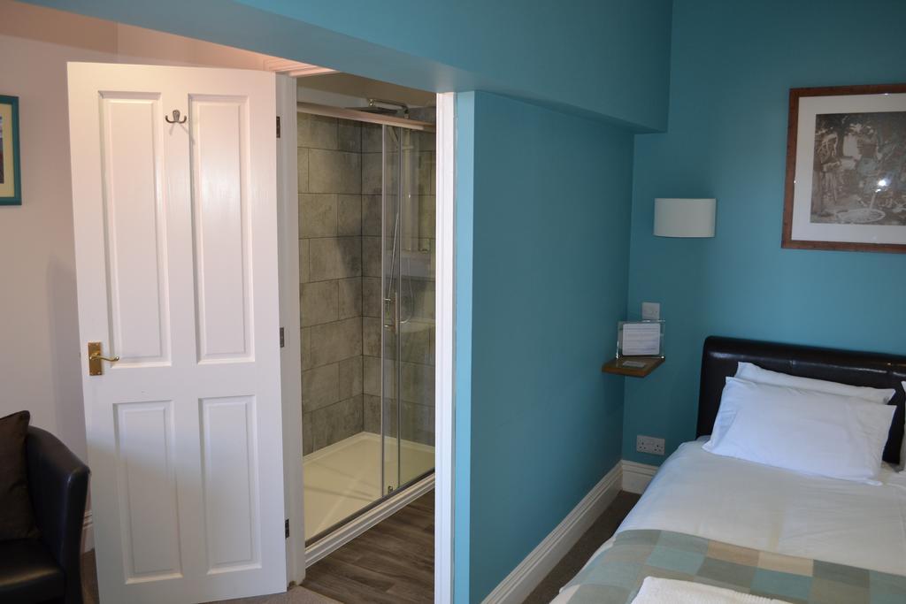 Corra Lynn Bed & Breakfast Whitby Bagian luar foto