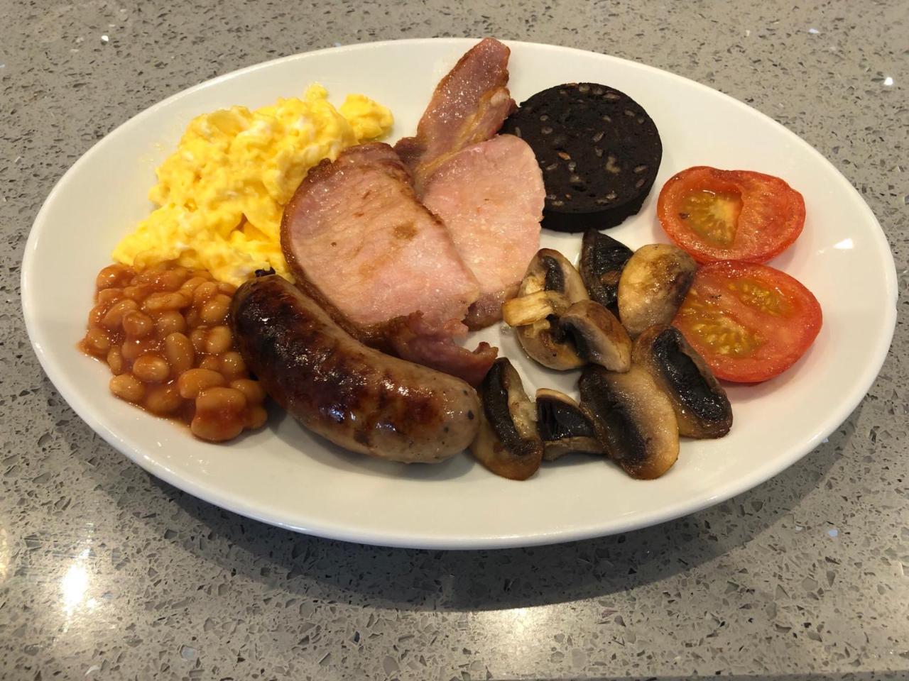 Corra Lynn Bed & Breakfast Whitby Bagian luar foto